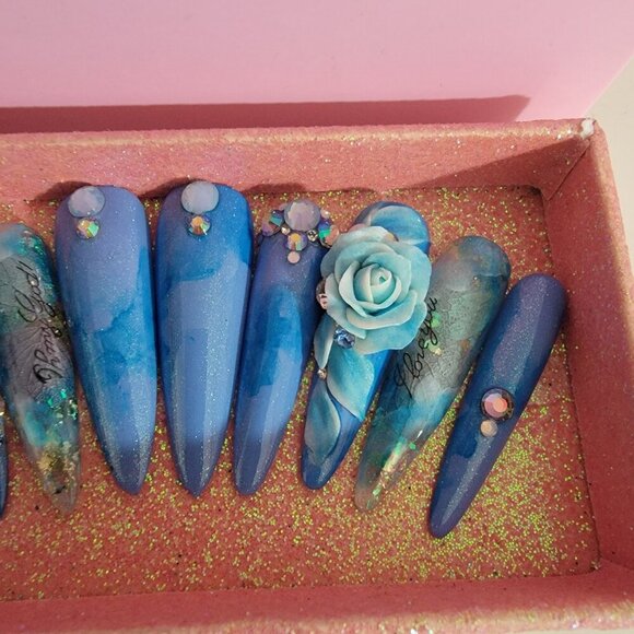 10 pcs Blue Rose Victorian Style Fingernails - Picture 7 of 9